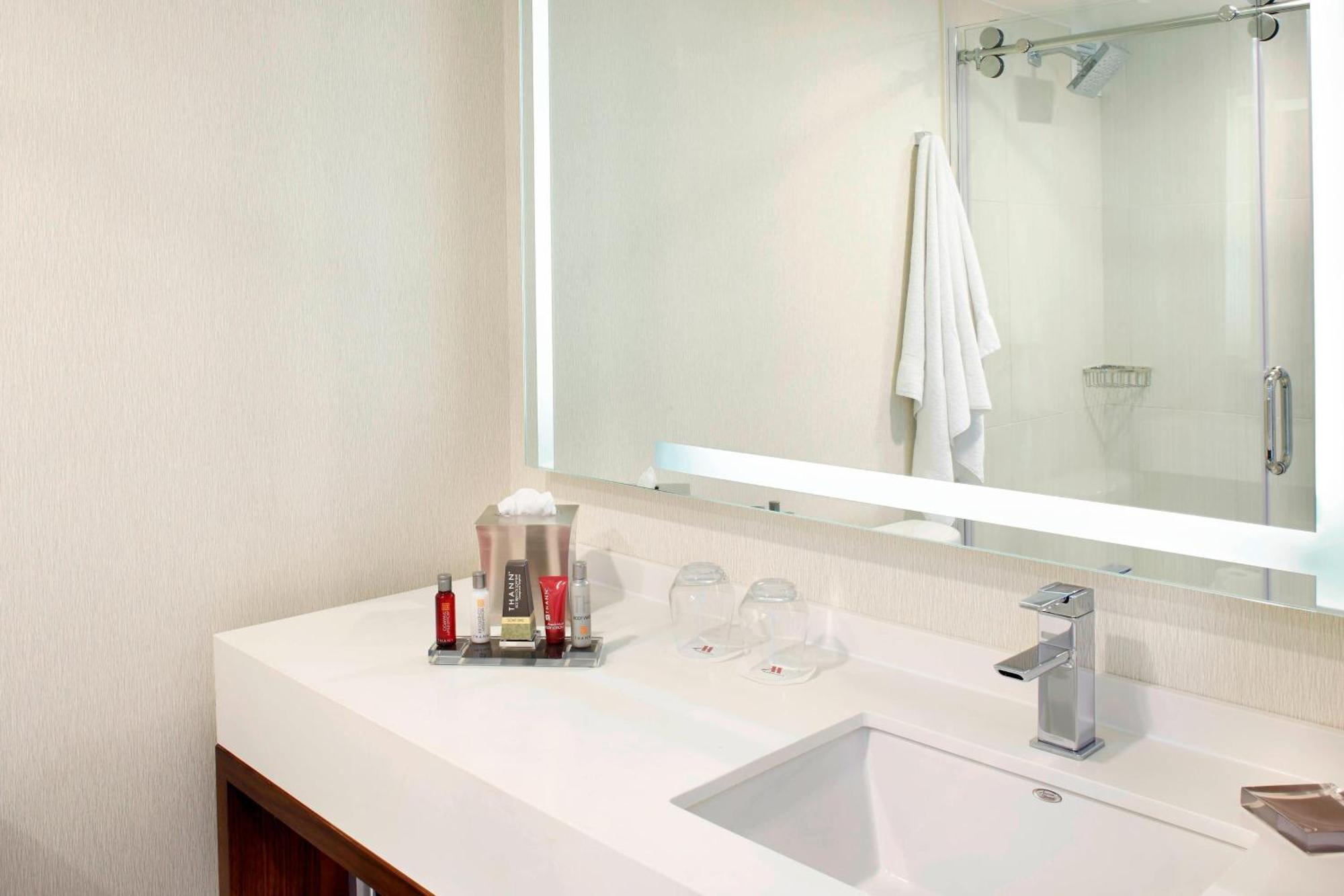 Raleigh Marriott Crabtree Valley מראה חיצוני תמונה